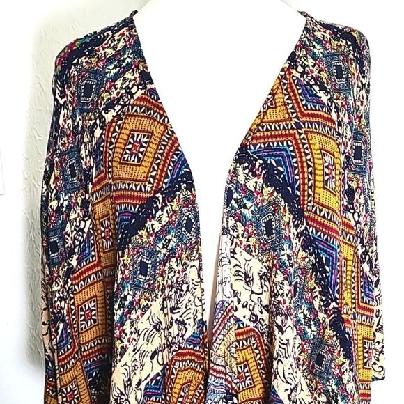 Umgee Colorful Print Long Kimono Wrap with Fringe Around the Bottom, Size M/L - Picture 3 of 9